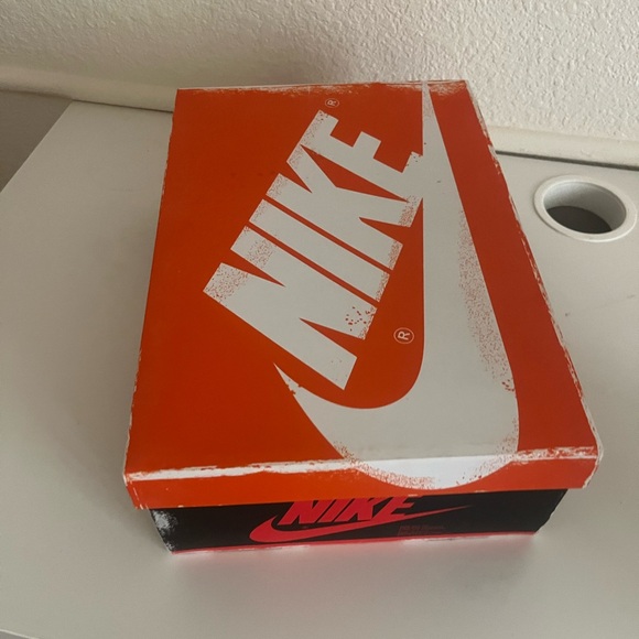Air jordan 1 chicagoretro high og red sneakers+ black laces and verification tag - Picture 6 of 8